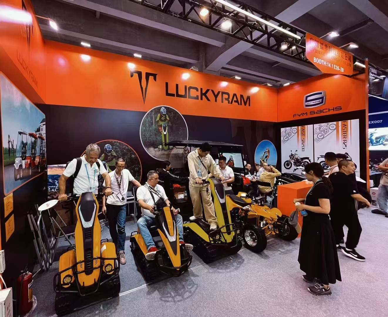 Luckyram ATVS 136th Canton Fair에서 외국 구매자의 눈을 사로 잡습니다.